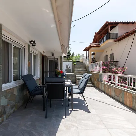 Silvia's Haus 네오스마르마라스