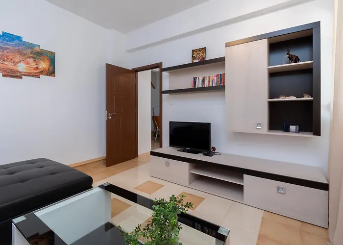 Silvia's Haus Apartamento Néos Marmarás