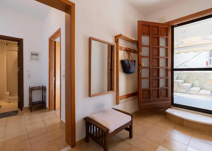 Silvia's Haus Néos Marmarás