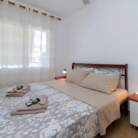 Silvia's Haus Apartament *